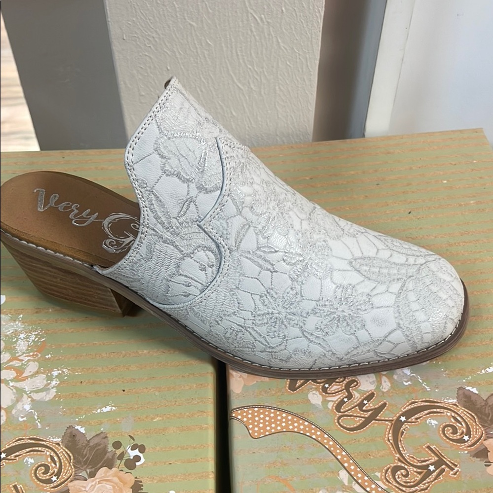 Very G Women's White Lace Mule